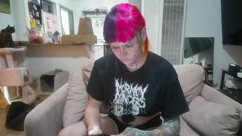 Snapshot of queer_burrito chatting on April 19, 2026, 10:23 pm Sky Burrito online show from April 19, 2026, 10:23 pm