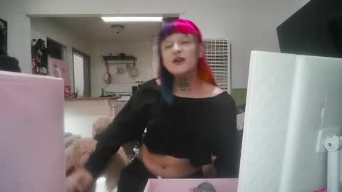 Snapshot of queer_burrito chatting on April 21, 2026, 3:28 pm Sky Burrito online show from April 21, 2026, 3:28 pm