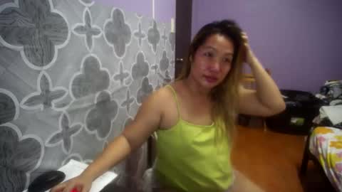 Snapshot of quelly40 chatting on September 17, 2025, 11:23 am quelly40 online show from September 17, 2025, 11:23 am