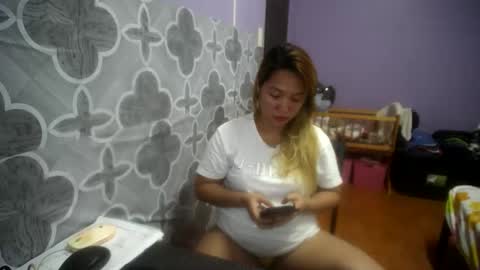 Snapshot of quelly40 chatting on September 18, 2025, 5:04 pm quelly40 online show from September 18, 2025, 5:04 pm