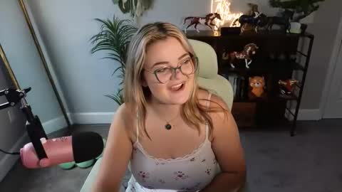 Bri online show from November 11, 2025, 5:13 pm