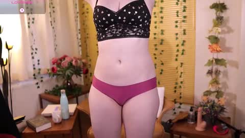 Snapshot of quinnrmonroe chatting on February 12, 2026, 3:18 pm QuinnMonroe online show from February 12, 2026, 3:18 pm