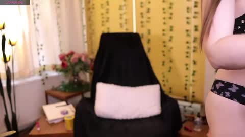 Snapshot of quinnrmonroe chatting on May 4, 2026, 1:07 pm QuinnMonroe online show from May 4, 2026, 1:07 pm