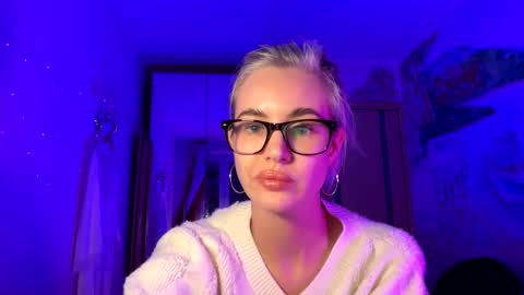 qusi28 online show from February 6, 2025, 6:56 pm