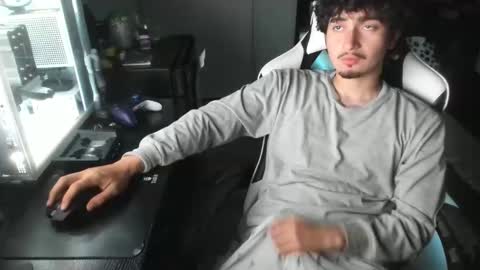 qwert4206 online show from April 4, 2026, 3:27 am