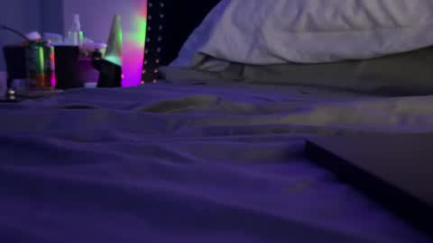 qwerty online show from October 17, 2025, 8:28 am