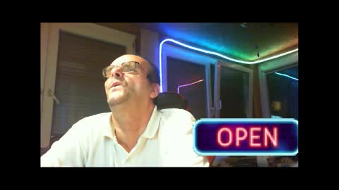 Snapshot of r_2d2_ chatting on December 18, 2024, 8:14 pm dj mike online show from December 18, 2024, 8:14 pm