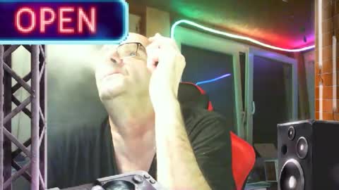 Snapshot of r_2d2_ chatting on February 14, 2025, 11:42 pm dj mike online show from February 14, 2025, 11:42 pm