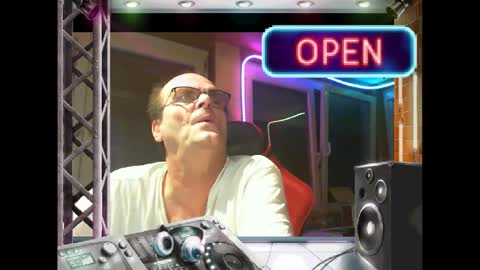 Snapshot of r_2d2_ chatting on March 7, 2025, 9:38 pm dj mike online show from March 7, 2025, 9:38 pm