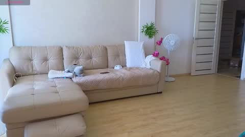 Jess  John online show from September 11, 2025, 10:04 am