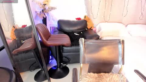 natalia  -  online show from December 15, 2025, 2:05 am