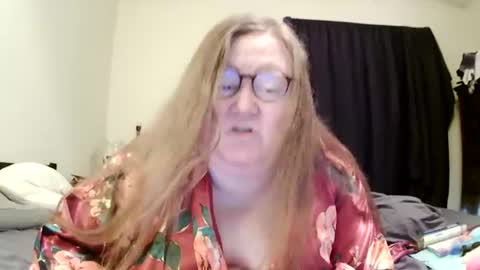 rachelredbbw online show from July 15, 2026, 3:17 pm