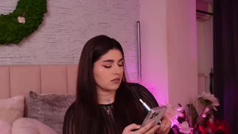 RachelSwaan online show from November 25, 2025, 7:41 am