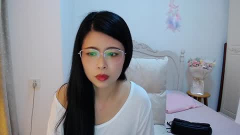 Snapshot of rachelwatts chatting on May 24, 2026, 10:53 am rachelwatts online show from May 24, 2026, 10:53 am