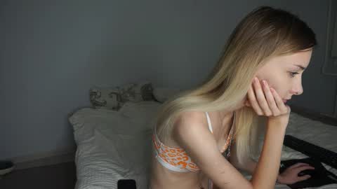 Snapshot of radioskvirt chatting on September 24, 2025, 3:26 pm Sara online show from September 24, 2025, 3:26 pm