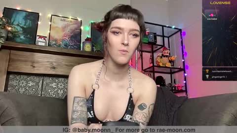 Snapshot of rae_moon chatting on February 17, 2026, 5:52 pm Rae online show from February 17, 2026, 5:52 pm