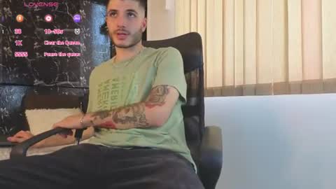 Snapshot of rafael_mendez chatting on June 10, 2026, 8:52 pm R A F A E L online show from June 10, 2026, 8:52 pm