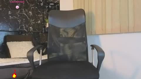 Snapshot of rafael_mendez chatting on June 11, 2026, 12:32 am R A F A E L online show from June 11, 2026, 12:32 am