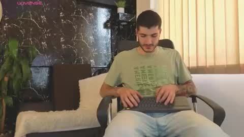 Snapshot of rafael_mendez chatting on June 30, 2026, 7:26 pm R A F A E L online show from June 30, 2026, 7:26 pm