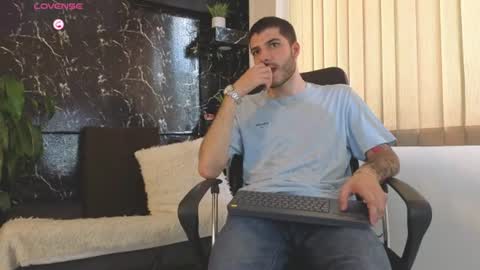 Snapshot of rafael_mendez chatting on July 1, 2026, 7:57 pm R A F A E L online show from July 1, 2026, 7:57 pm