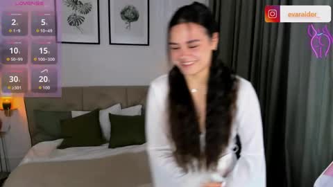 Snapshot of raidereva_ chatting on June 4, 2026, 5:35 am Eva online show from June 4, 2026, 5:35 am