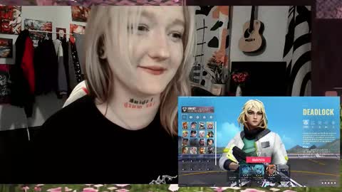 Snapshot of raiingurl chatting on October 9, 2025, 7:23 pm Kate online show from October 9, 2025, 7:23 pm