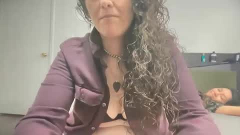 Snapshot of rainhendrix chatting on June 8, 2026, 3:40 am Rain Hendrix online show from June 8, 2026, 3:40 am