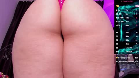 Snapshot of raissa_sky26 chatting on December 4, 2024, 6:00 am Laura online show from December 4, 2024, 6:00 am