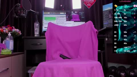 Snapshot of raissa_sky26 chatting on December 10, 2024, 2:48 am Laura online show from December 10, 2024, 2:48 am