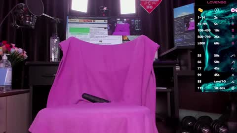 Snapshot of raissa_sky26 chatting on December 11, 2024, 2:41 am Laura online show from December 11, 2024, 2:41 am