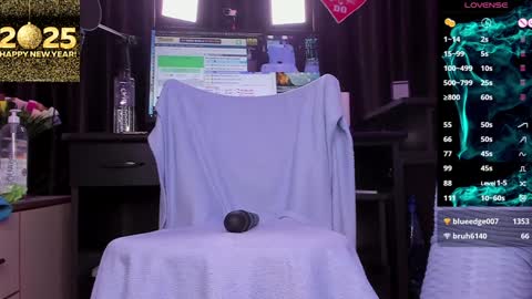 Snapshot of raissa_sky26 chatting on January 5, 2025, 8:43 am Laura online show from January 5, 2025, 8:43 am