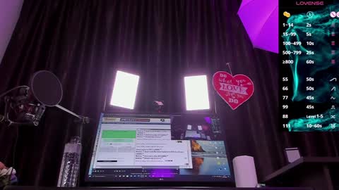 Snapshot of raissa_sky26 chatting on January 8, 2025, 2:35 am Laura online show from January 8, 2025, 2:35 am