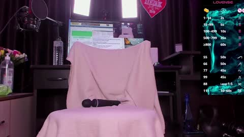 Snapshot of raissa_sky26 chatting on January 9, 2025, 2:33 am Laura online show from January 9, 2025, 2:33 am