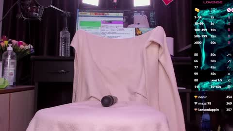 Snapshot of raissa_sky26 chatting on January 9, 2025, 8:34 am Laura online show from January 9, 2025, 8:34 am