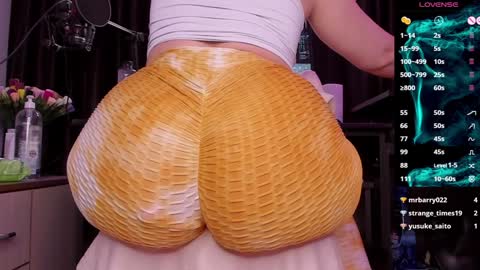 Snapshot of raissa_sky26 chatting on January 10, 2025, 5:47 am Laura online show from January 10, 2025, 5:47 am