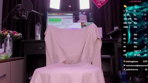 Snapshot of raissa_sky26 chatting on January 11, 2025, 9:04 am Laura online show from January 11, 2025, 9:04 am