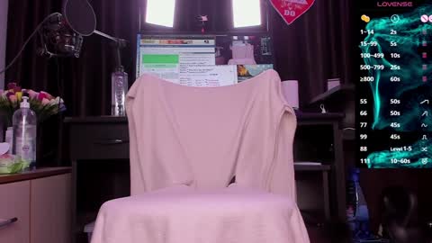 Snapshot of raissa_sky26 chatting on January 13, 2025, 2:39 am Laura online show from January 13, 2025, 2:39 am