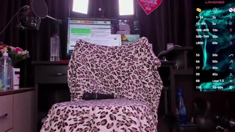 Snapshot of raissa_sky26 chatting on January 14, 2025, 2:29 am Laura online show from January 14, 2025, 2:29 am
