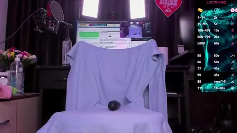 Snapshot of raissa_sky26 chatting on February 17, 2025, 3:36 am Laura online show from February 17, 2025, 3:36 am