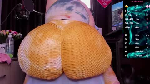 Snapshot of raissa_sky26 chatting on March 1, 2025, 4:15 am Laura online show from March 1, 2025, 4:15 am