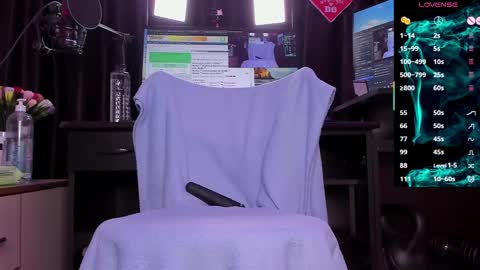 Snapshot of raissa_sky26 chatting on March 3, 2025, 3:41 am Laura online show from March 3, 2025, 3:41 am