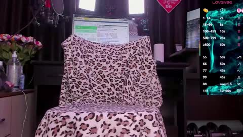 Snapshot of raissa_sky26 chatting on September 16, 2025, 2:45 am Laura online show from September 16, 2025, 2:45 am