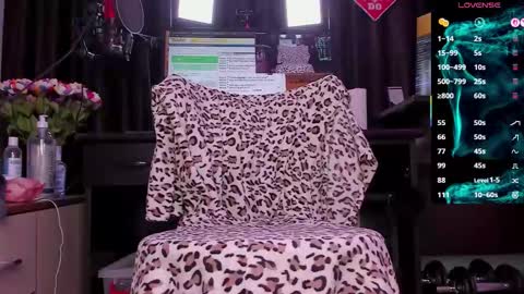 Snapshot of raissa_sky26 chatting on September 17, 2025, 2:46 am Laura online show from September 17, 2025, 2:46 am