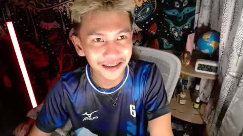 Snapshot of ralfhuge24 chatting on May 11, 2026, 2:45 pm ralfhuge24 online show from May 11, 2026, 2:45 pm