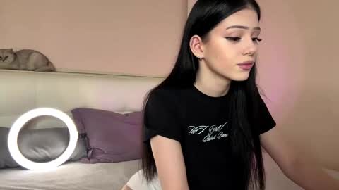 Luna online show from October 26, 2025, 3:40 pm