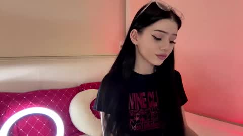 Luna online show from December 15, 2025, 4:44 pm