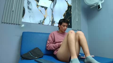 raphael_nyon1 online show from March 26, 2026, 3:56 am