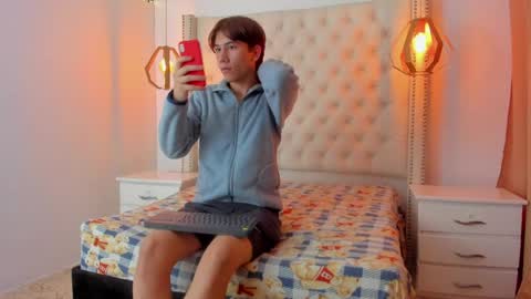 raphael_nyon1 online show from April 21, 2026, 3:57 am