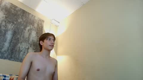 raphael_nyon1 online show from May 5, 2026, 3:53 pm