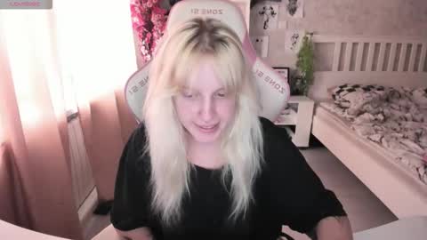 Snapshot of rapunzel_cute chatting on September 10, 2025, 1:22 pm Rapunzel online show from September 10, 2025, 1:22 pm